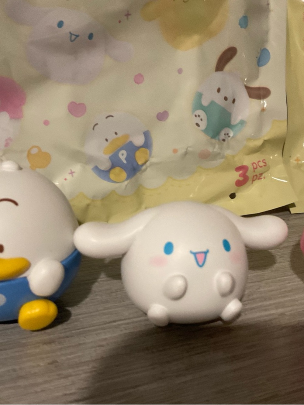 Top Toy Sanrio Characters Roundy Series Set of 3 - Picture 5 of 5